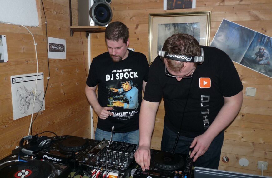 Electronic timetrip, 27.3. 21.00 – Dj Thom vs Manicjays