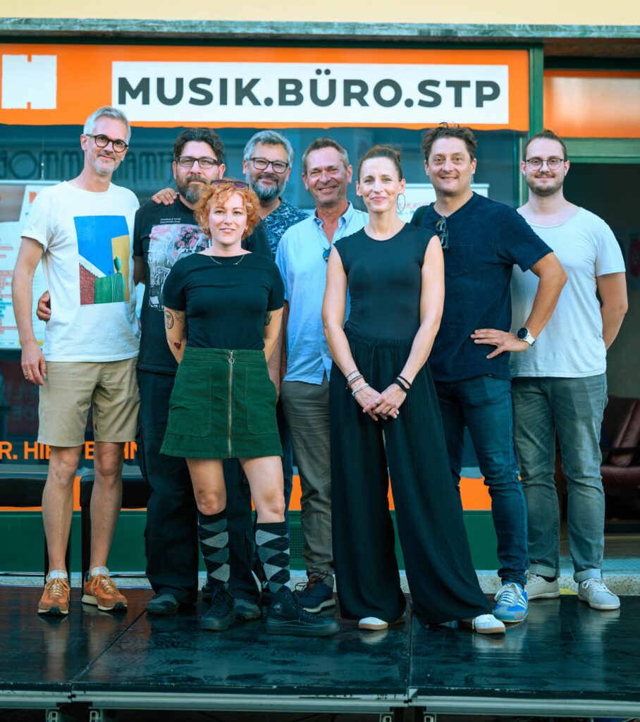 Linzerstraßenfest mit Interviews + Diskussion: musik.stp + Löwinnenhof* | So. 12.10., 13:00-16:00