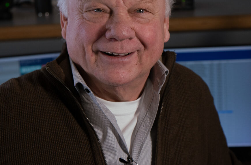 Das ist eine Person die Stefan Tichy heißt.